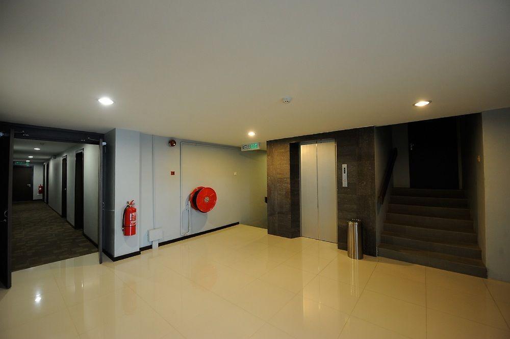 Oyo 232 The Suraya Hotel Kuantan Exterior foto