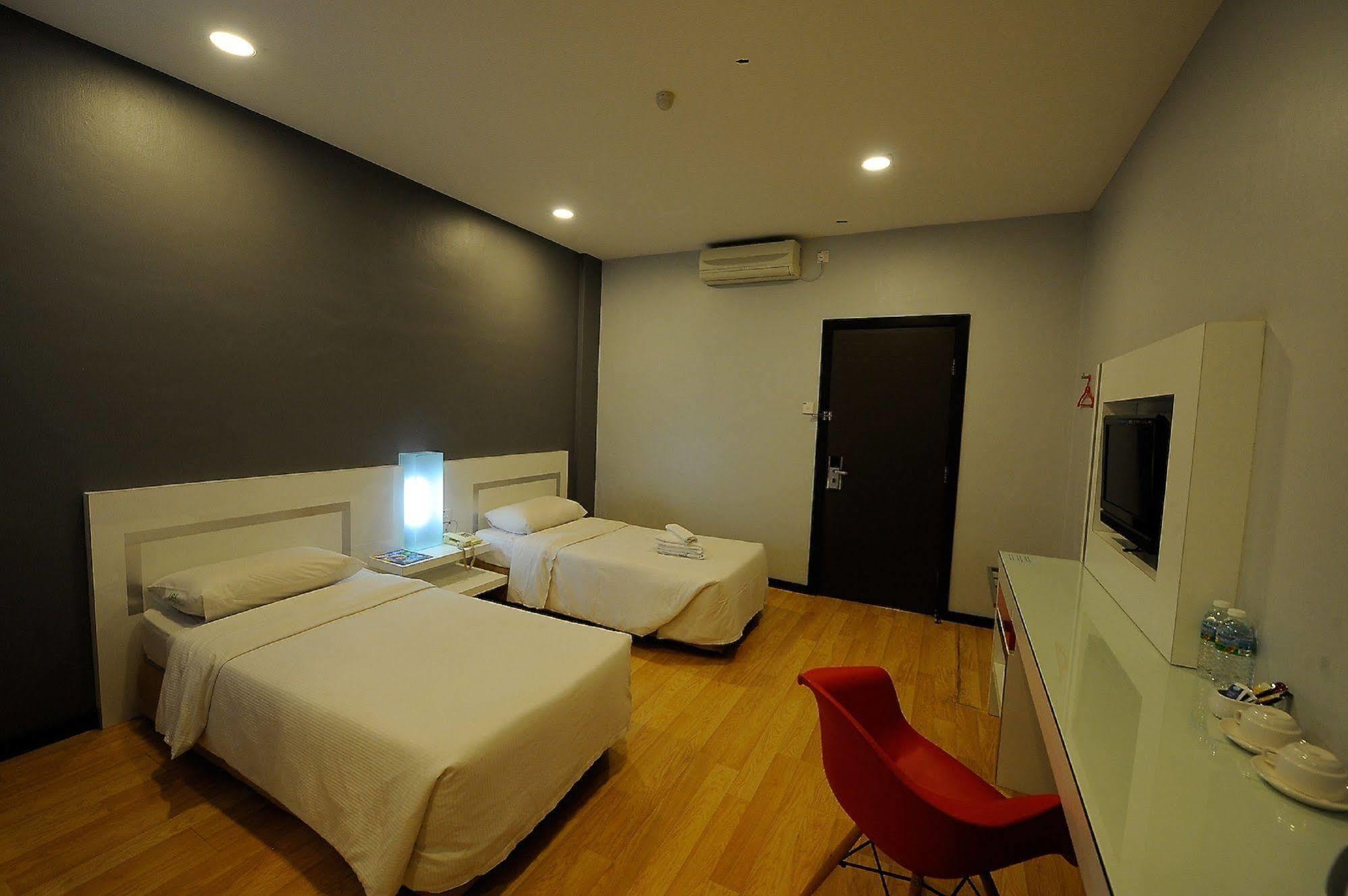 Oyo 232 The Suraya Hotel Kuantan Exterior foto