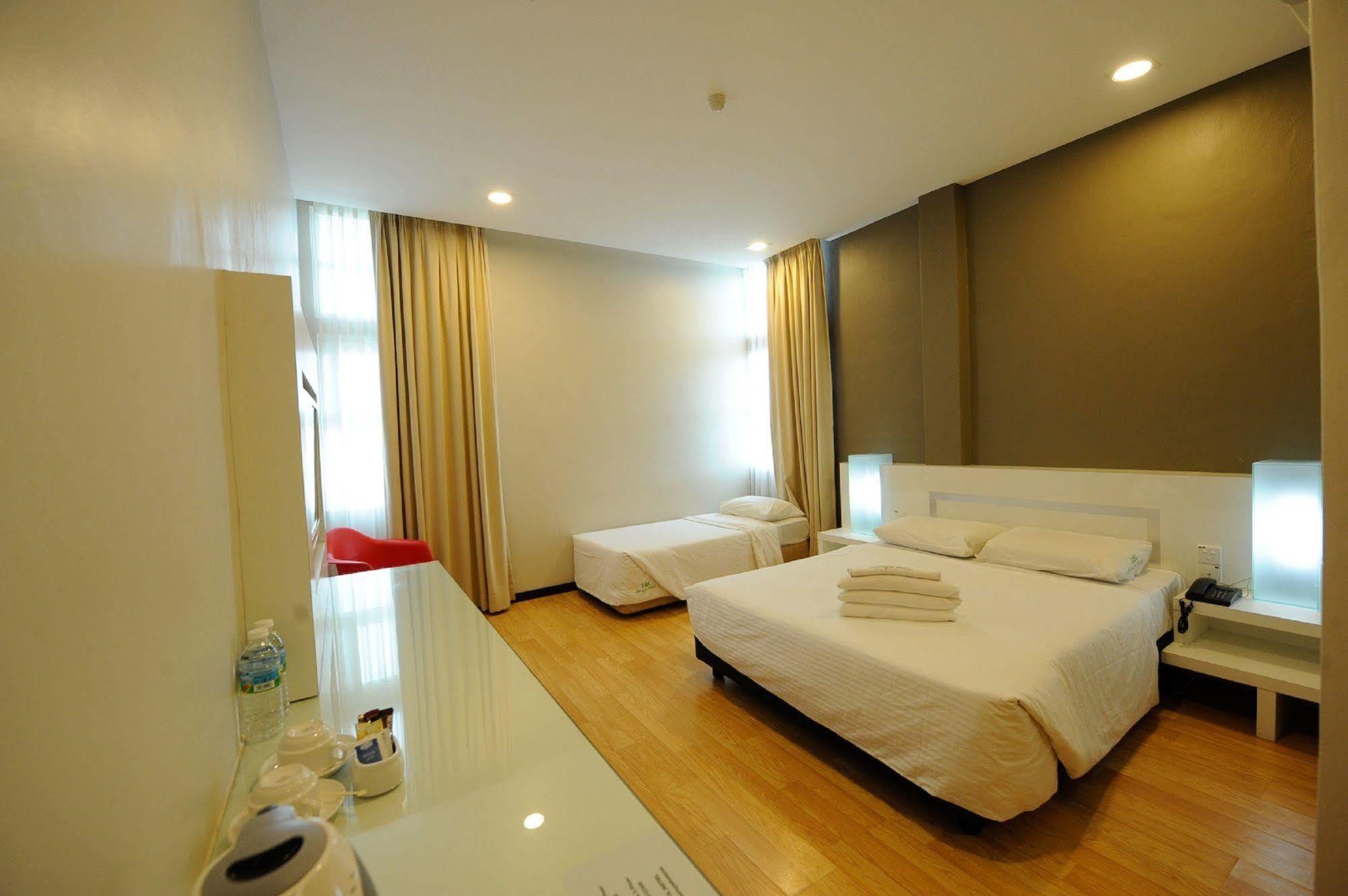 Oyo 232 The Suraya Hotel Kuantan Exterior foto