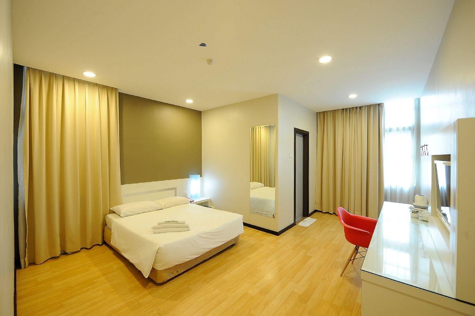 Oyo 232 The Suraya Hotel Kuantan Exterior foto